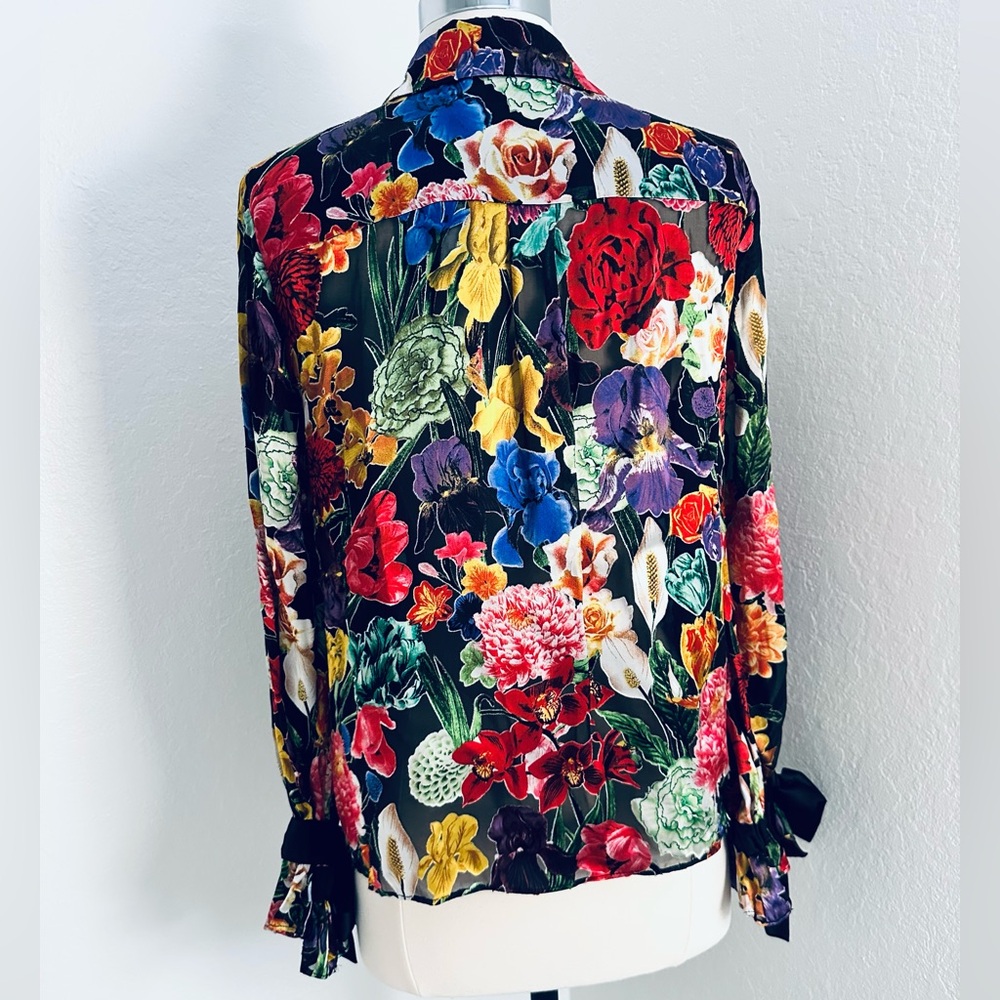 Alice + Olivia Randa Tied Blouson-Sleeve
Button-Front Blouse - Picture 2 of 12